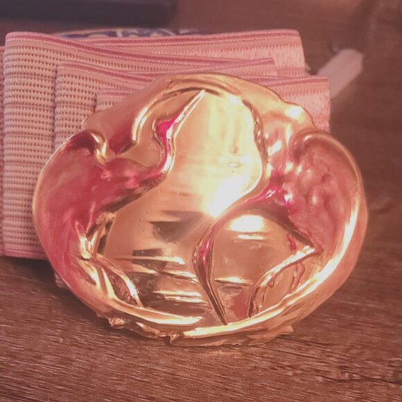 Vintage Charmant Red-Pink Swirled Enamel Gold Tone Stretch Belt and Buckle - Picture 3 of 4